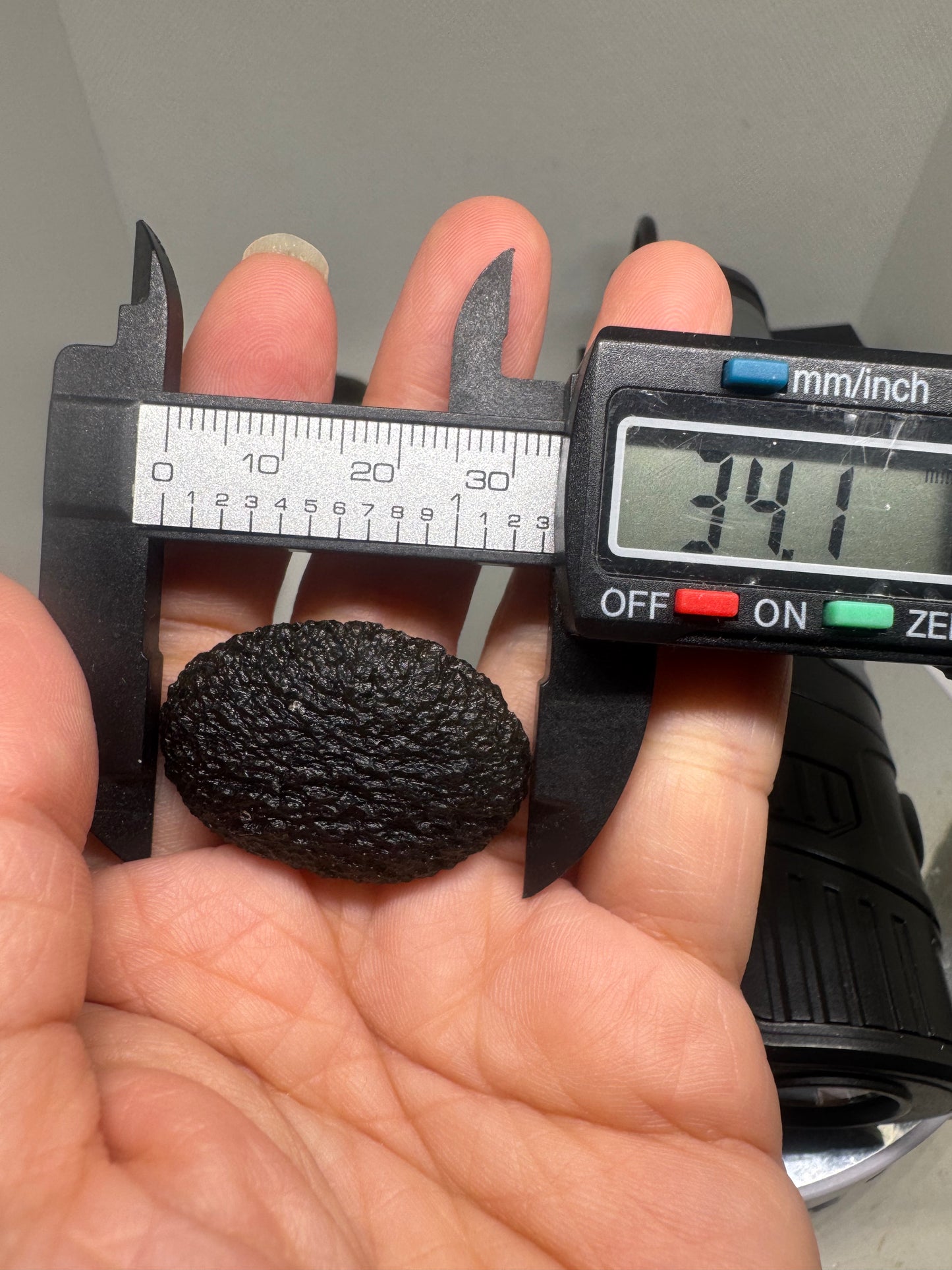 Marouskov-Pol-Moldavit, 10,41 g, schöne EEG-Form.