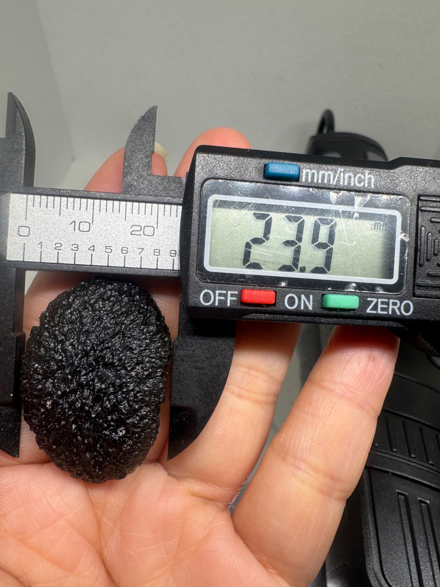 Marouskov-Pol-Moldavit, 10,41 g, schöne EEG-Form.