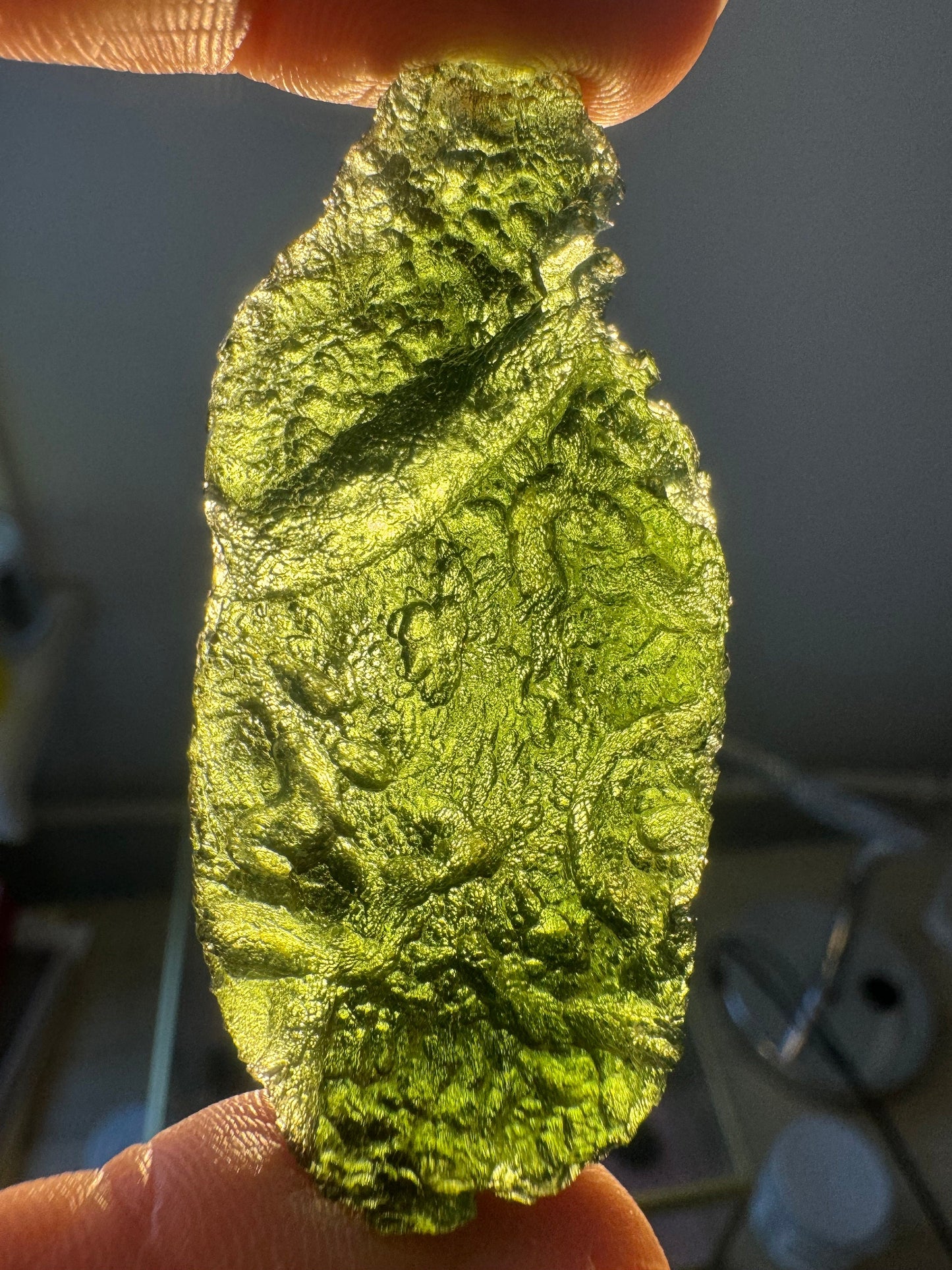 Moldavite Marouskovo Pole poison green - 17.94 g the color is beautiful no damages. AAA