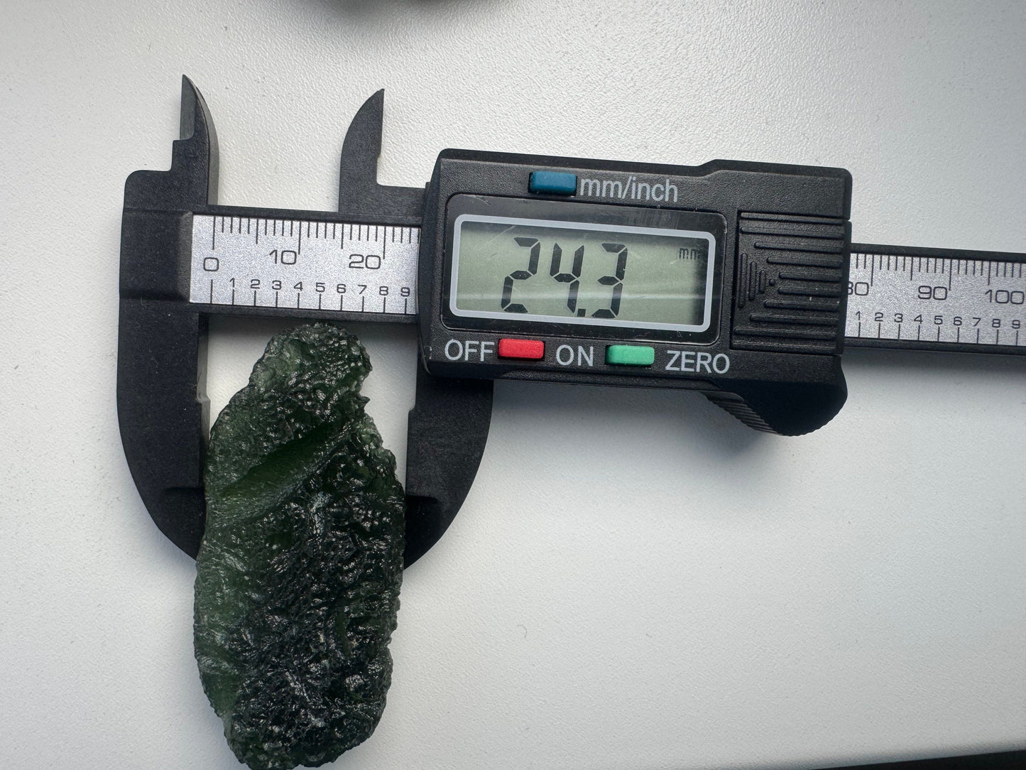 Moldavite Marouskovo Pole poison green - 17.94 g the color is beautiful no damages. AAA