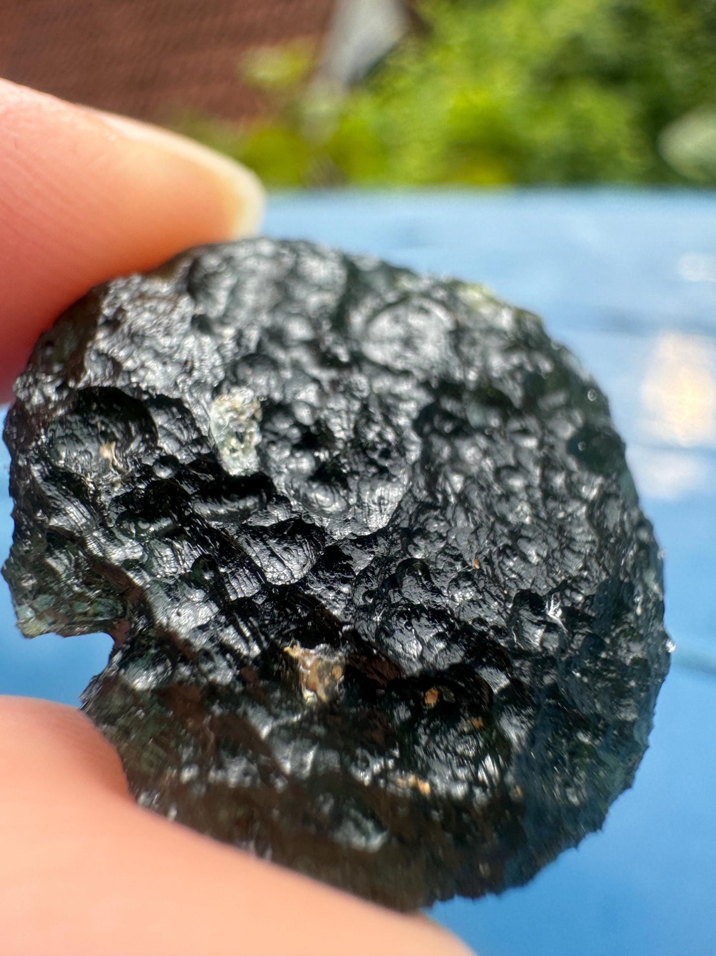 Moldavita Marouskov Pole de 7,36 g, hermosa forma de disco.