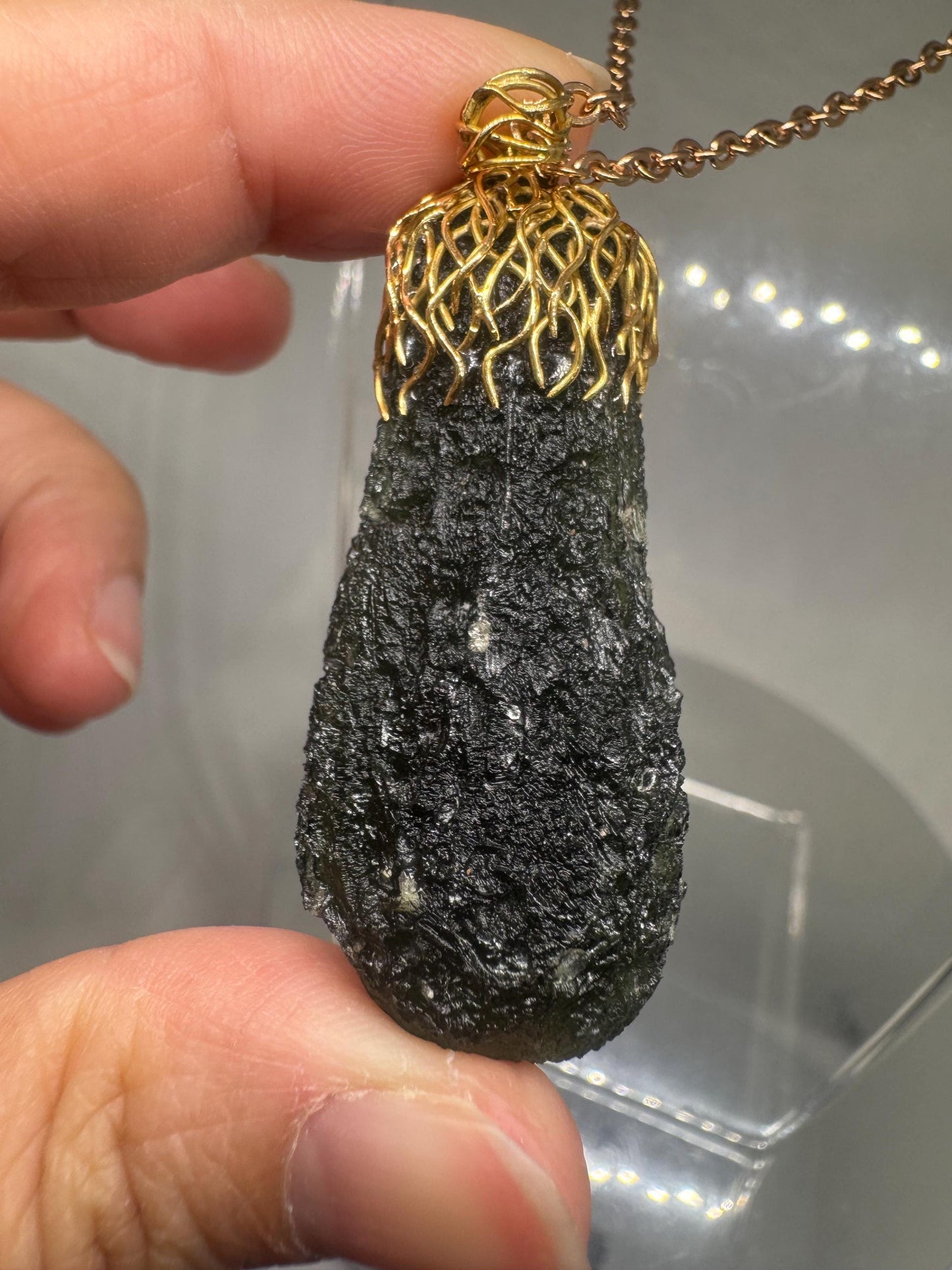 19.14g Moldavite Chlum pendant 18 Krt gold beatyful compact shape investment piece