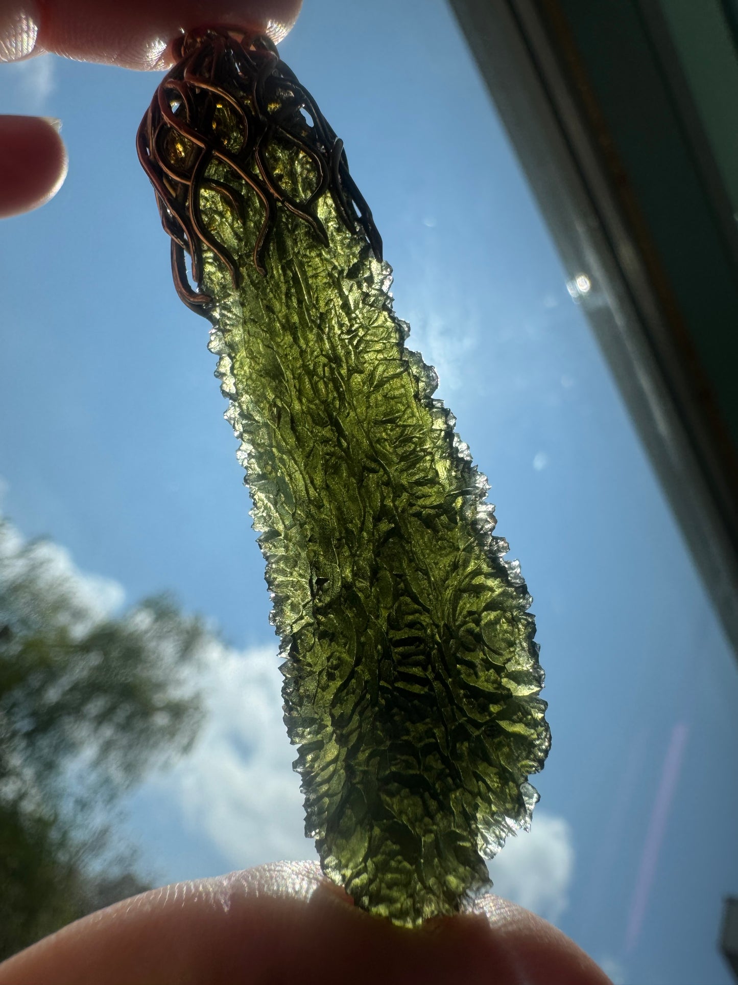 Moldavita Besednice Jezkovna - 23,22g- grado museo erizo - campana de ángel verde claro rara 1% moldavita