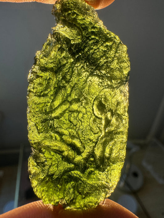 Moldavite Marouskovo Pole poison green - 17.94 g the color is beautiful no damages. AAA