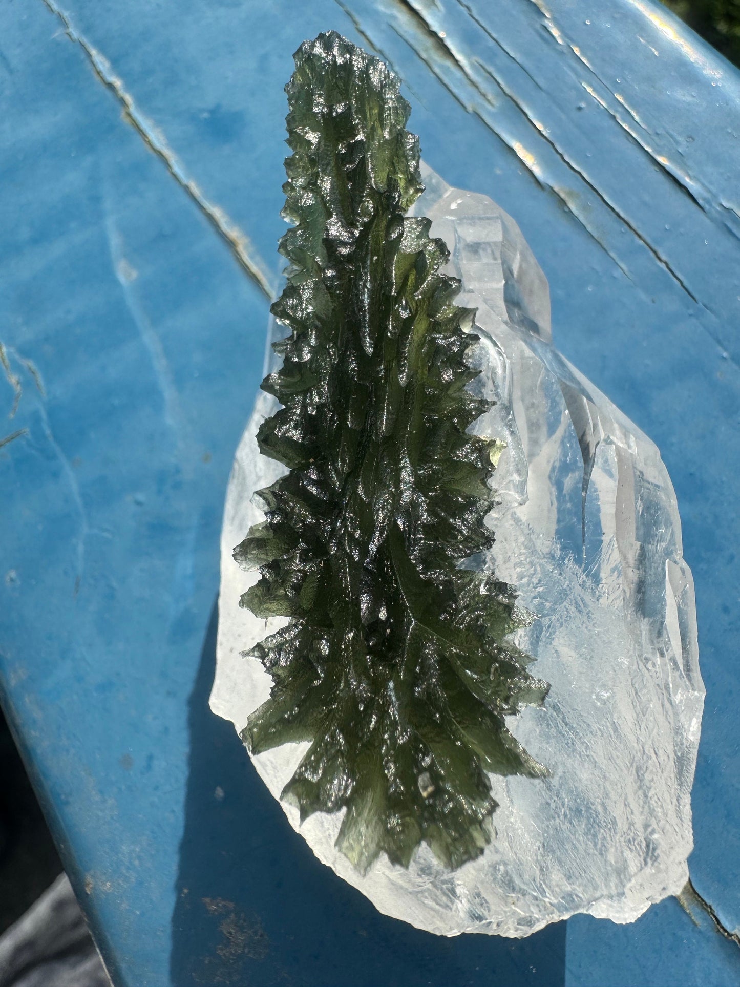 Moldavite Besednice Jezkovna - 14.04g- hedgehog museum grade - green drop shape angel chime rare