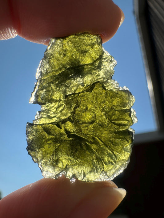 Besednice Skola 8.01g moldavite AAA quality no damages.