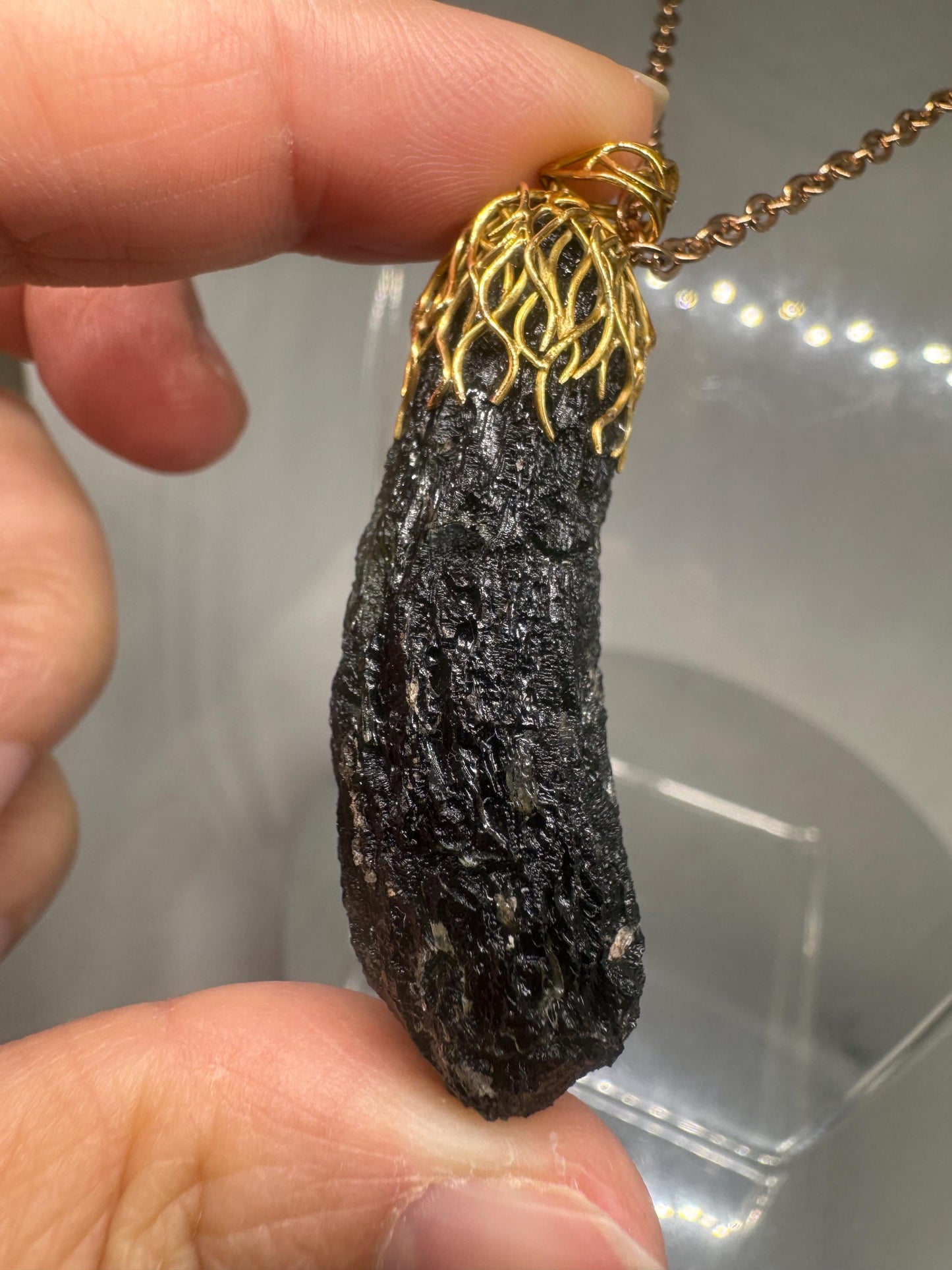 19.14g Moldavite Chlum pendant 18 Krt gold beatyful compact shape investment piece