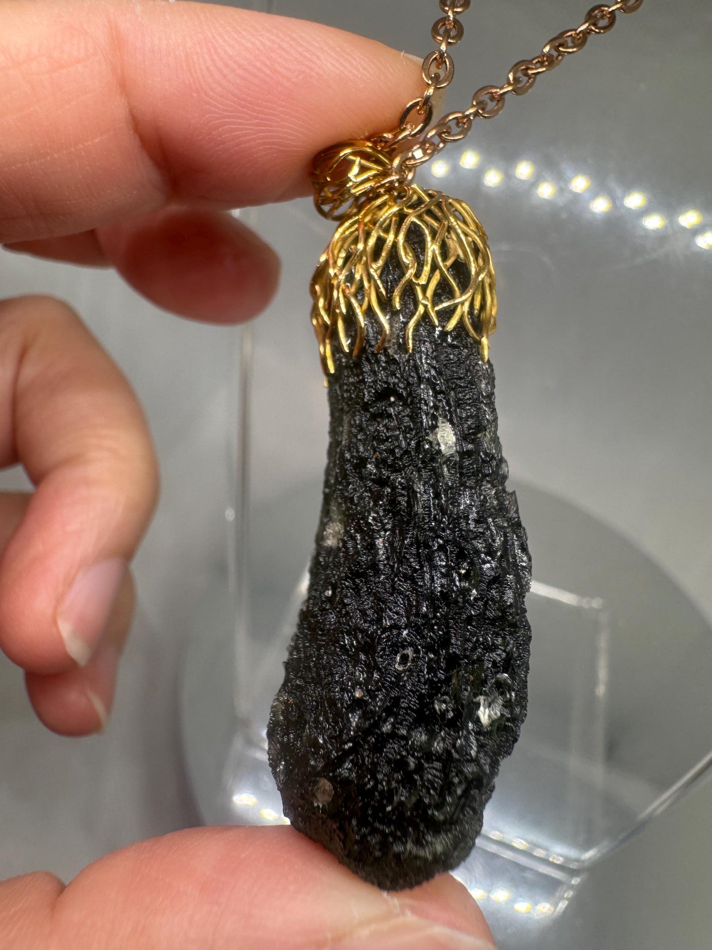 19.14g Moldavite Chlum pendant 18 Krt gold beatyful compact shape investment piece