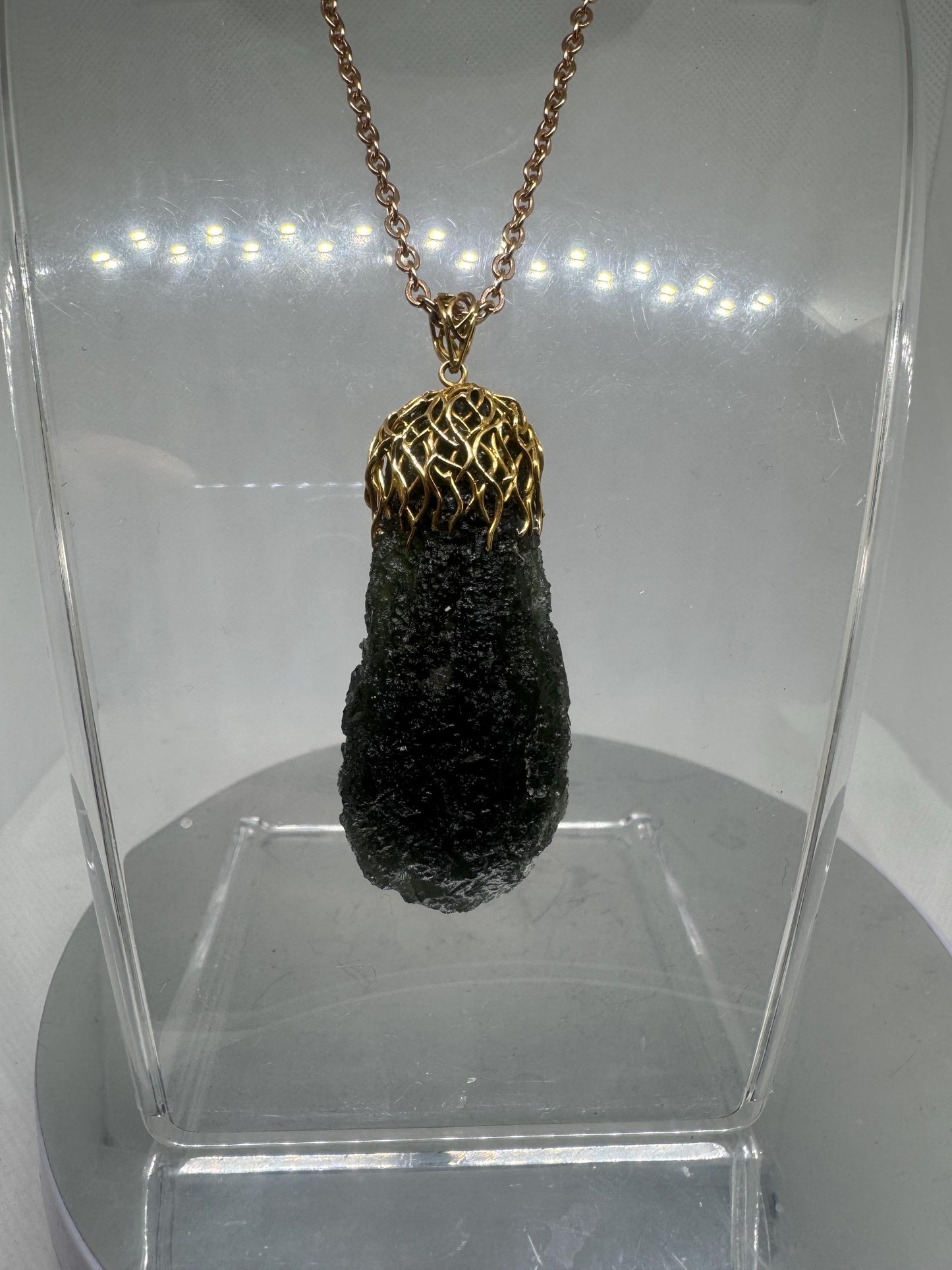 19.14g Moldavite Chlum pendant 18 Krt gold beatyful compact shape investment piece