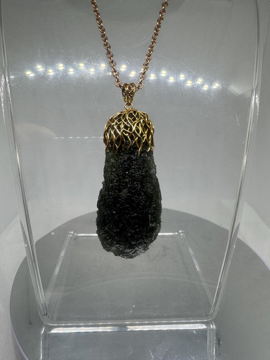 19.14g Moldavite Chlum pendant 18 Krt gold beatyful compact shape investment piece