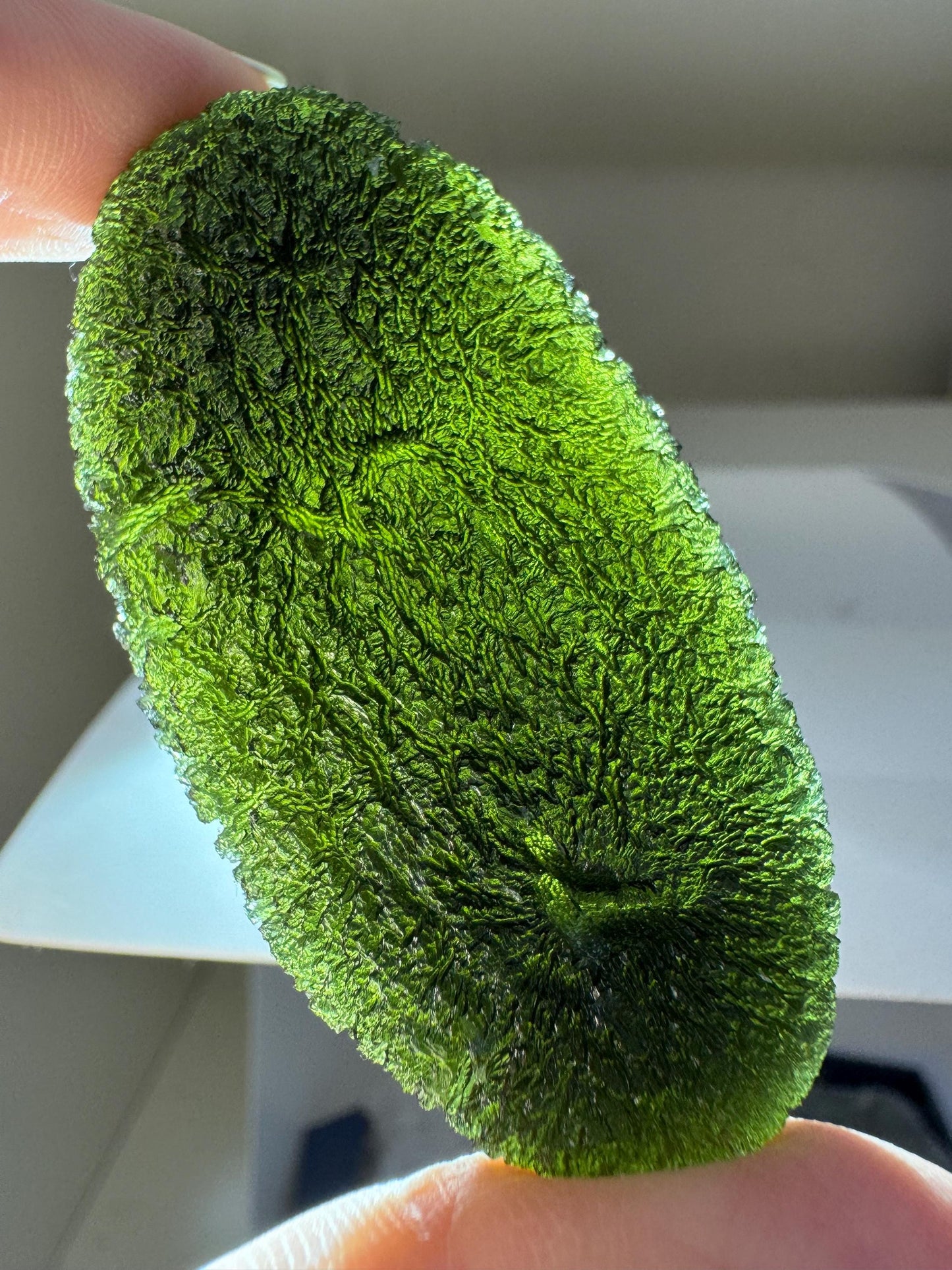 Oval Green Moldavite Crystal - Jaztacka - 39,35 grams