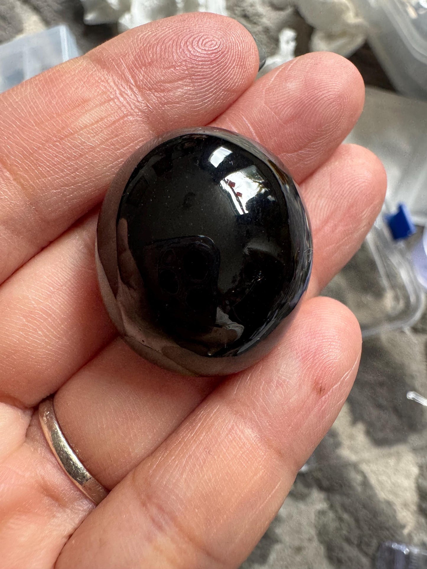 XL Moldavite authentic cabuchon inner Gas bubble 66,8 carats