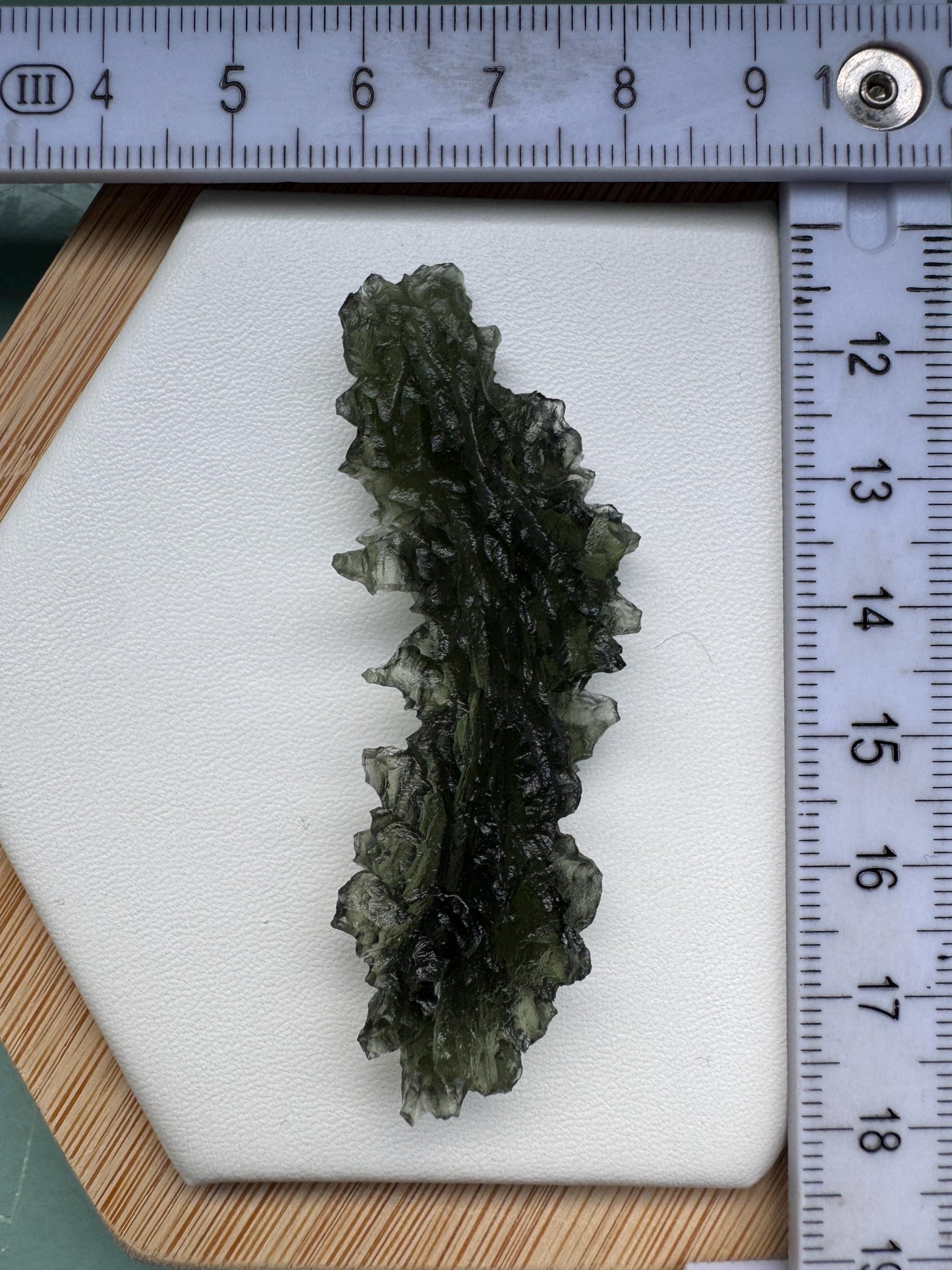 Besednice Jezkovna Moldavite: Hedgehog Texture, Angel chime (9.84g)