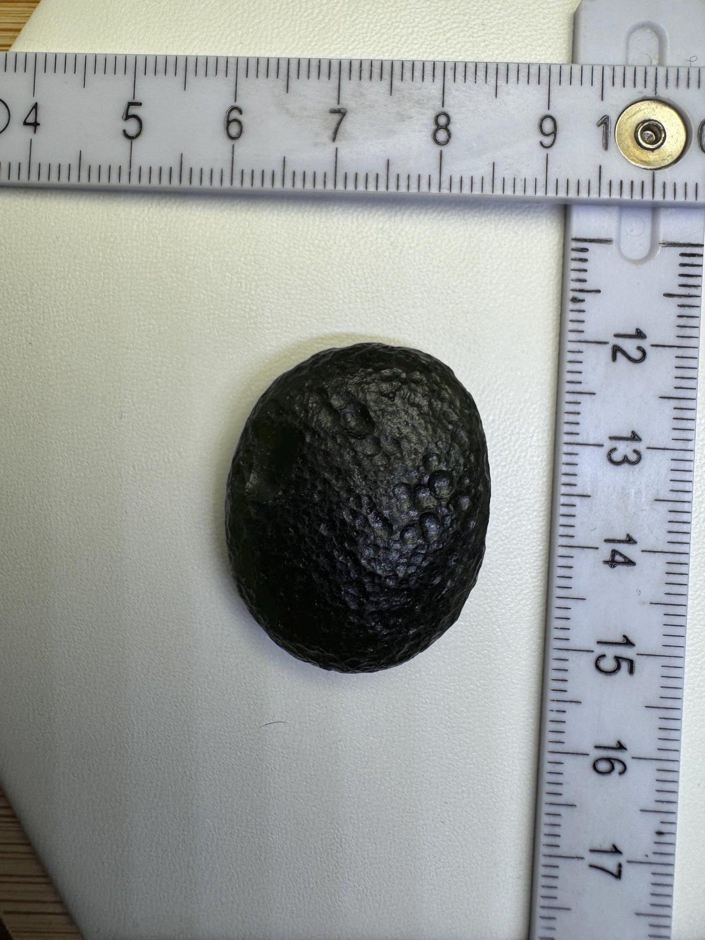 9.67g Vrabce Moldavite: compact shape nice color smooth texture